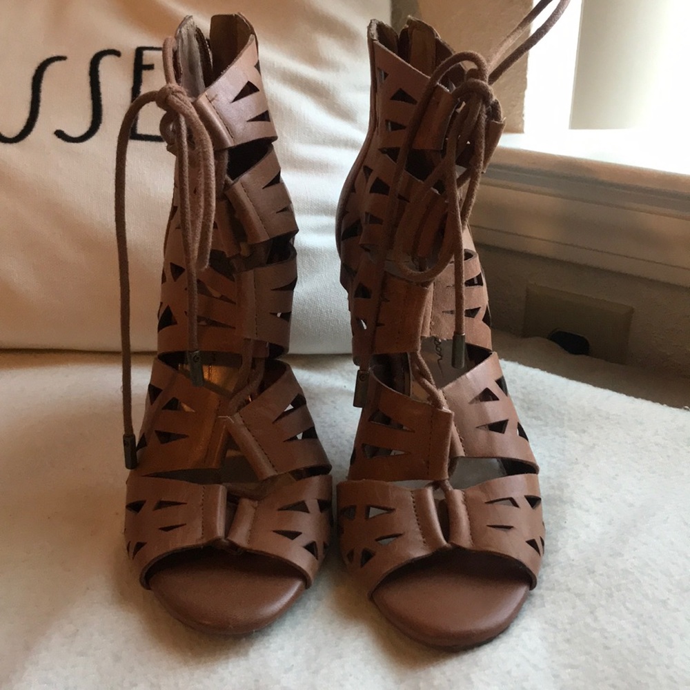 Jessica Simpson Emilia peep-toe high heels